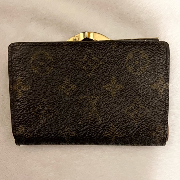 LOUIS VUITTON Kisslock Wallet! With Dust bag! 100% Authentic! Great price! - Picture 2 of 16